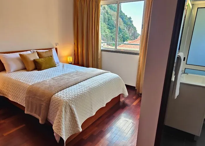 Ribeira View Em Madeira Com Private Parking Apartment